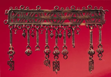 Parure mit Glockenanhängern